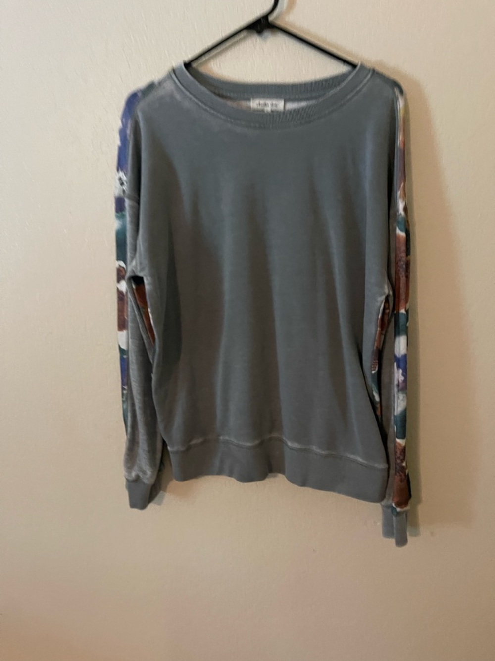 Gray Pullover Sweatshirt with Floral Print Sleeve Panels